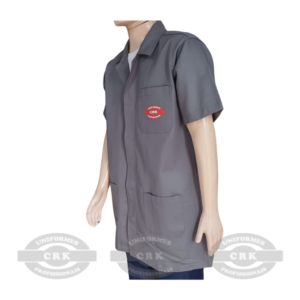 Jaleco Operacional Cinza com Manga Curta e Personalização Traseira – Funcionalidade e Identidade Profissional para o Uso Diário