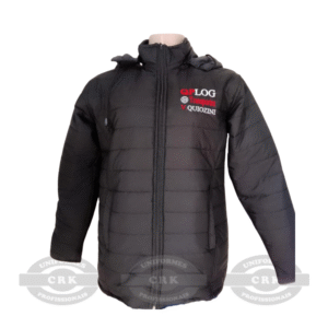 Jaqueta Preta Acolchoada com Capuz – Conforto Térmico e Estilo Corporativo em uma Peça Só